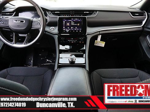 Certified 2025 Jeep Grand Cherokee Laredo image 11