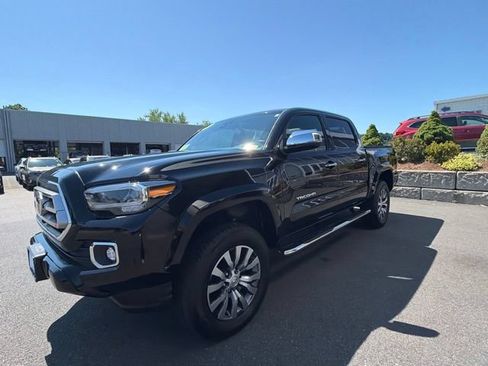Used 2023 Toyota Tacoma Limited AWD/4WD image 3