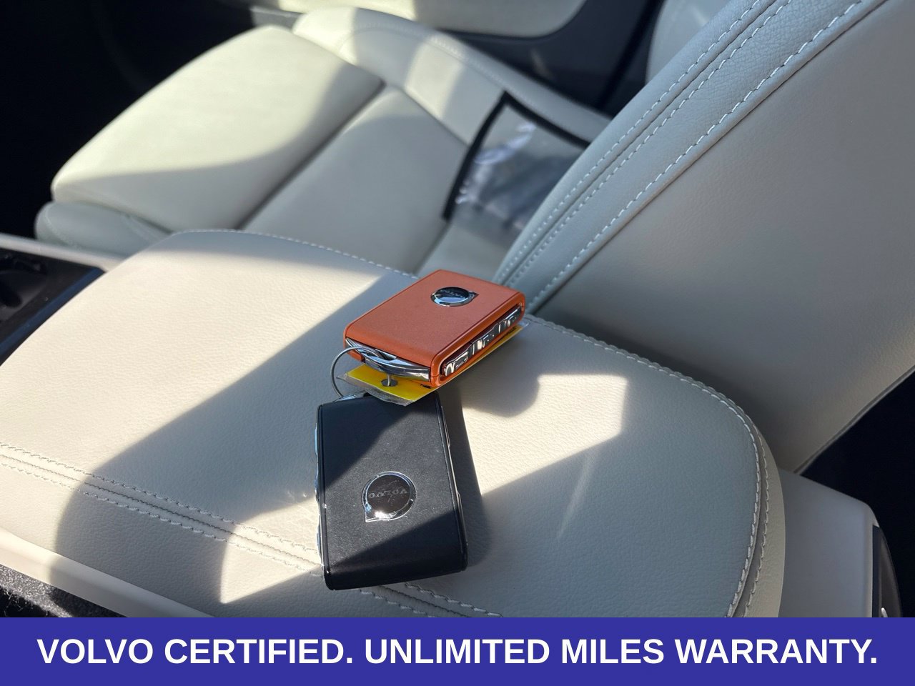 Certified 2025 Volvo XC40 B5 Plus AWD/4WD image 32