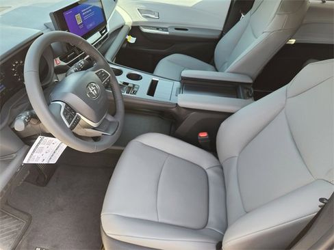 New 2026 Toyota Sienna XLE image 9