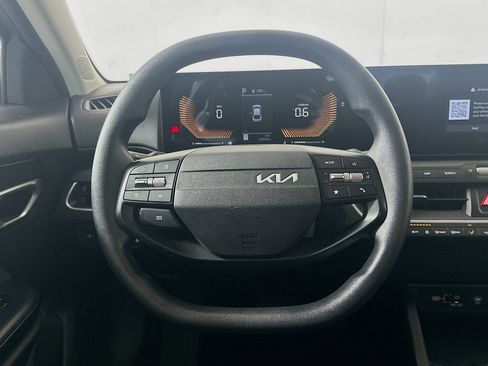 Used 2025 Kia K4 LXS image 18