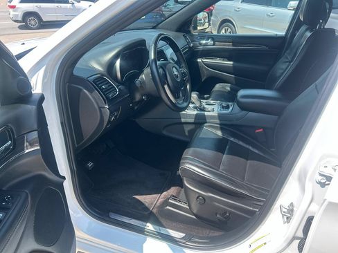 Used 2019 Jeep Grand Cherokee Overland AWD/4WD image 10