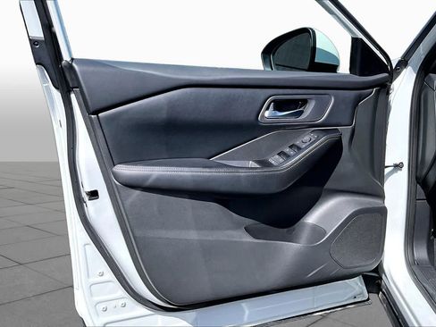 Used 2025 Nissan Rogue SV FWD image 22