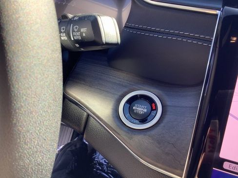 New 2025 Jeep Grand Cherokee Overland w/ Luxury Tech Group IV image 16