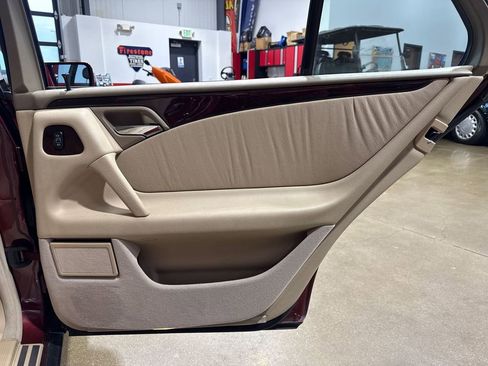 Used 1999 Mercedes-Benz E 320 Sedan image 77