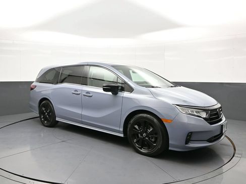 Used 2024 Honda Odyssey Sport image 4