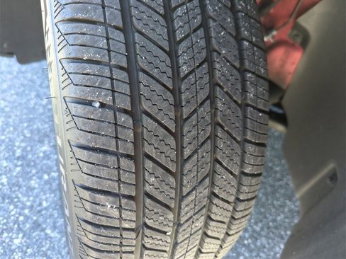 Used 2022 Volkswagen Taos SE w/ Panoramic Sunroof Package image 48