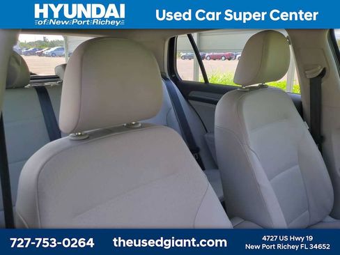 Used 2016 Volkswagen Golf S FWD image 6