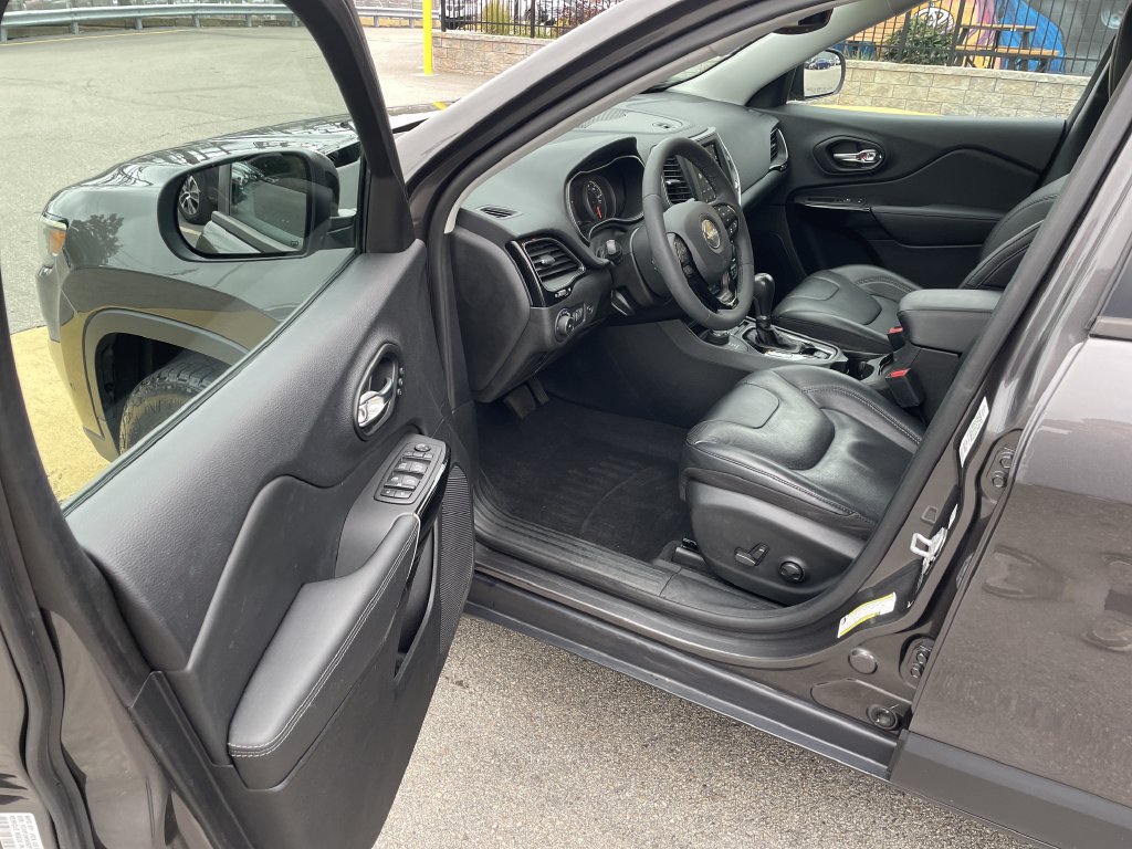 Certified 2023 Jeep Cherokee Altitude Lux w/ Lux Elite Package AWD/4WD image 14