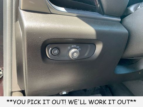Used 2023 Chevrolet Traverse LT FWD image 13