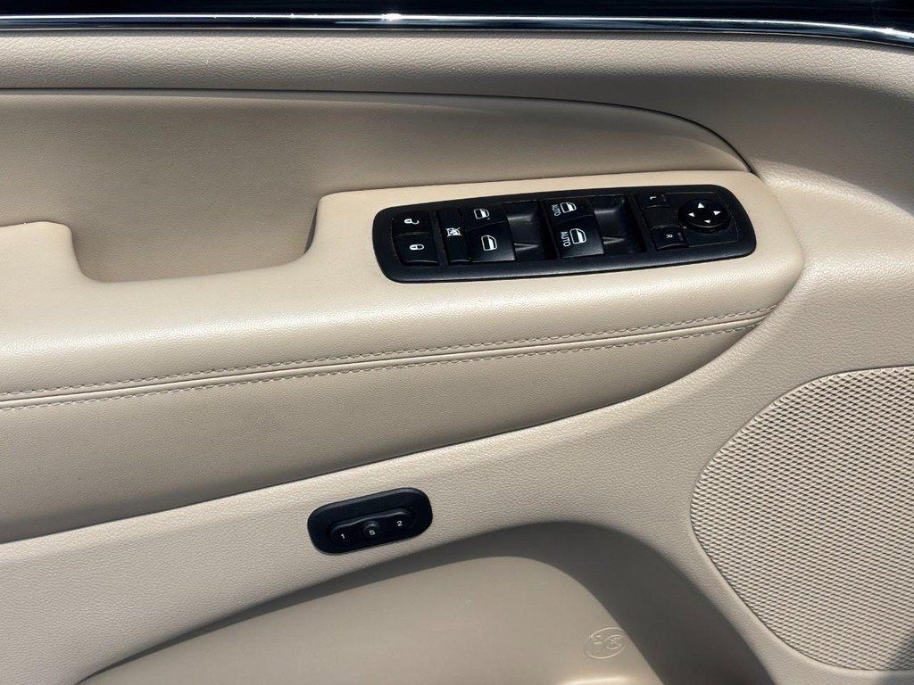 Used 2019 Jeep Grand Cherokee Limited w/ Luxury Group II AWD/4WD image 16