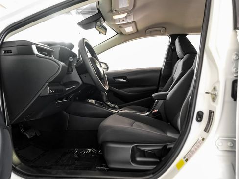 Used 2020 Toyota Corolla LE FWD image 4