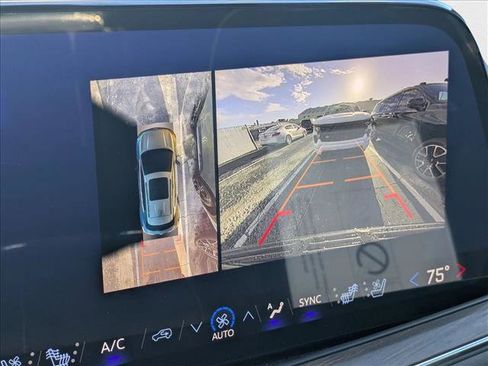 New 2025 Chevrolet Suburban Premier image 11