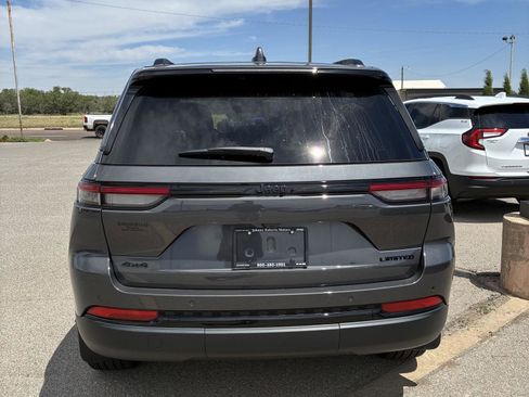 Used 2025 Jeep Grand Cherokee Limited w/ Black Appearance Package AWD/4WD image 11