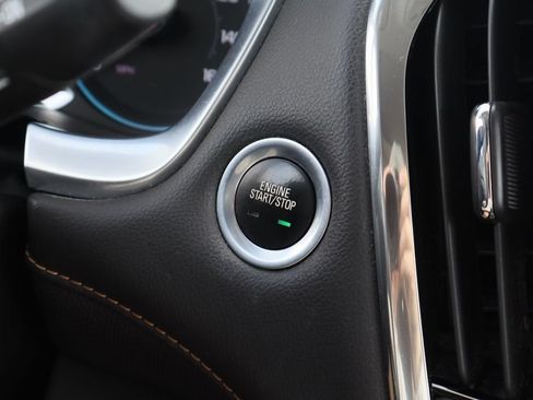 Used 2020 Chevrolet Traverse Premier FWD image 18