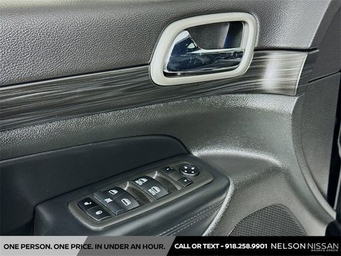 Used 2022 Jeep Grand Cherokee Laredo X image 18