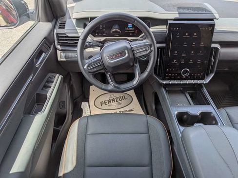 Used 2025 GMC Acadia AT4 AWD/4WD image 15