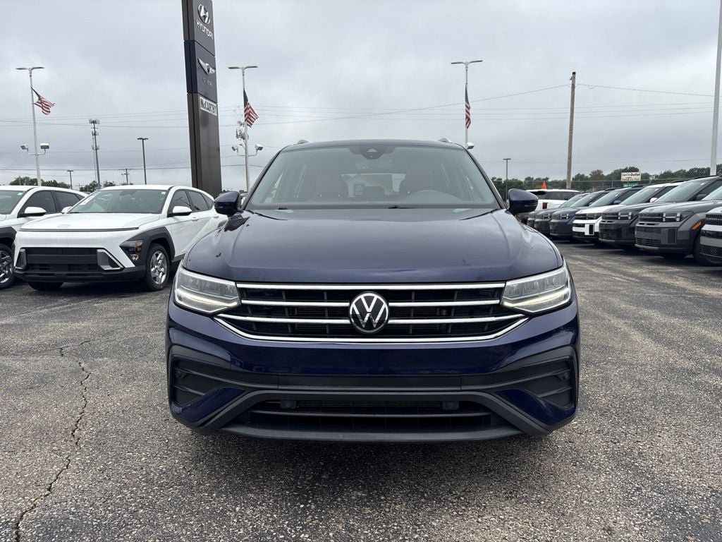 Used 2022 Volkswagen Tiguan SE AWD/4WD image 2