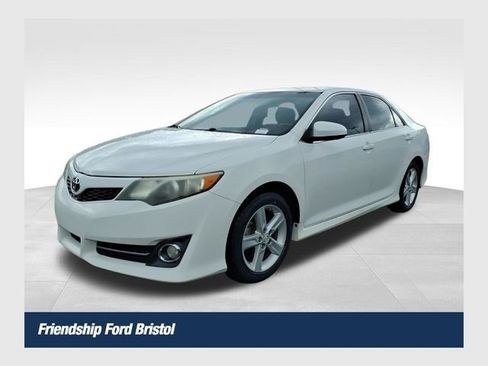 Used 2012 Toyota Camry SE FWD image 1