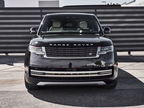 Used 2024 Land Rover Range Rover Long Wheelbase SE AWD/4WD image 12