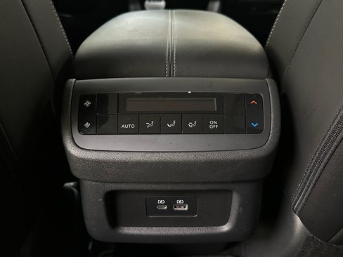Used 2025 Nissan Pathfinder SL AWD/4WD image 36
