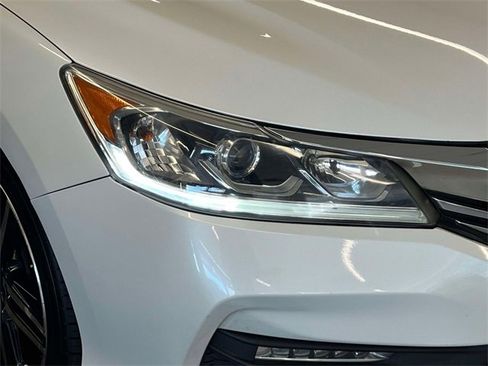 Used 2017 Honda Accord Sport Special Edition image 9