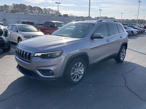 Used 2019 Jeep Cherokee Latitude Plus image 4
