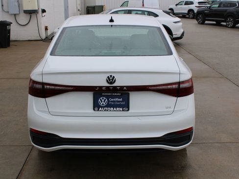 Certified 2025 Volkswagen Jetta SE w/ Black Wheel Package image 5