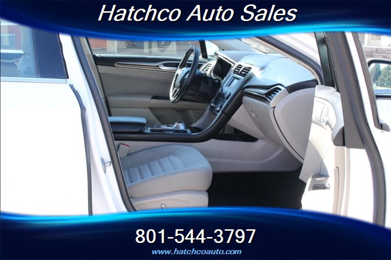 Used 2017 Ford Fusion SE FWD image 15