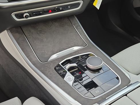 Used 2026 BMW X5 sDrive40i w/ Premium Package image 31