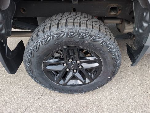 Used 2024 Chevrolet Silverado 1500 LT Trail Boss w/ Convenience Package II AWD/4WD image 9