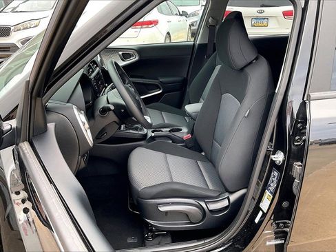 Certified 2025 Kia Soul LX w/ LX Technology Package image 23