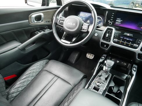 Certified 2023 Kia Sorento SX Prestige AWD/4WD image 9