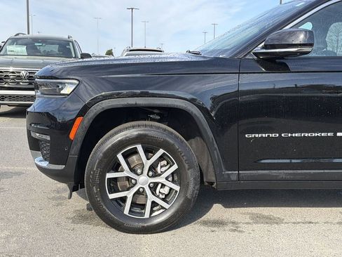 Used 2024 Jeep Grand Cherokee L Limited w/ Luxury Tech Group II image 9