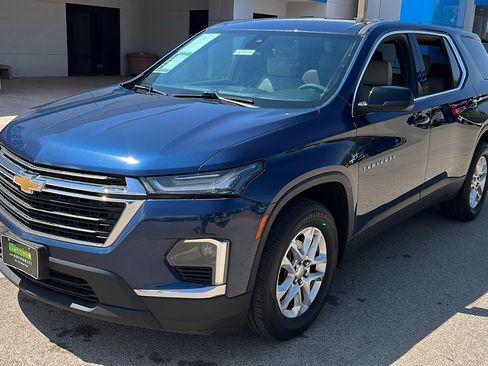 Used 2022 Chevrolet Traverse LS FWD image 3