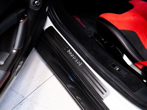 Used 2022 Ferrari F8 Tributo image 13