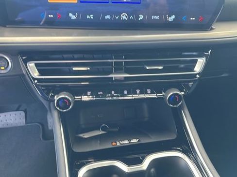 New 2026 Chevrolet Traverse LT image 12