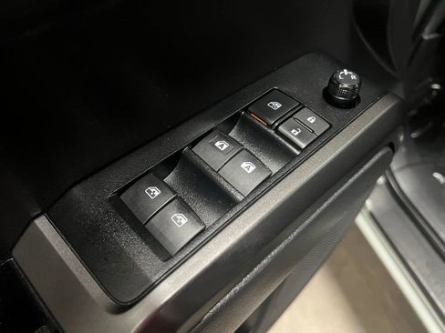 Used 2022 Toyota Tacoma TRD Off-Road image 11