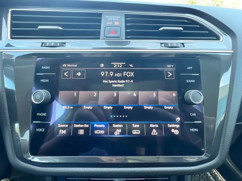 Certified 2022 Volkswagen Tiguan SE w/ Panoramic Sunroof Package image 16