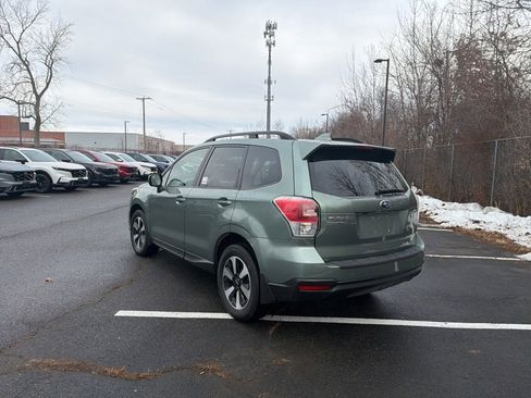 Used 2018 Subaru Forester 2.5i Premium w/ All-Weather Package image 4