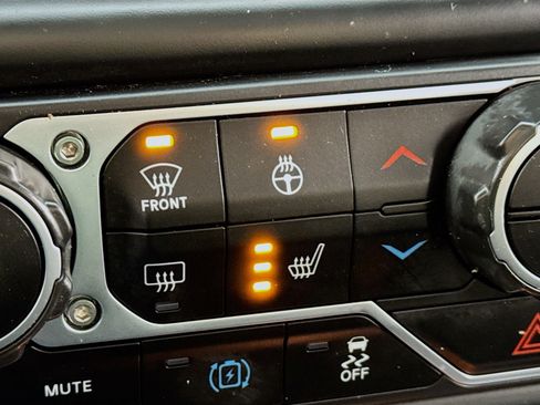 Used 2023 Jeep Wrangler Unlimited Sahara w/ Cold Weather Group image 4