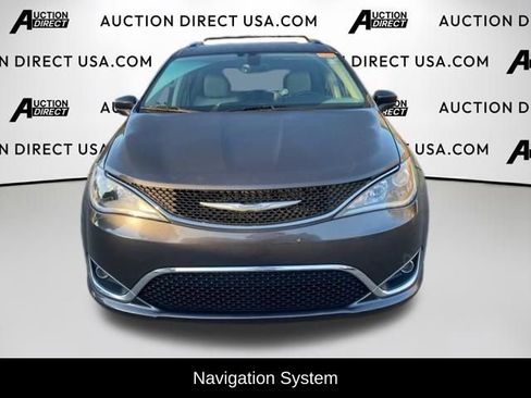 Used 2018 Chrysler Pacifica Touring-L Plus w/ Tire & Wheel Group image 2