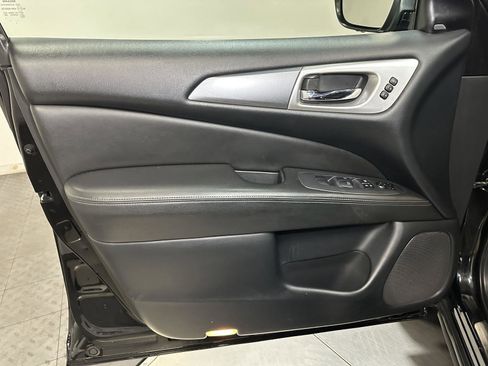 Used 2018 Nissan Pathfinder SL w/ Midnight Edition Package image 20