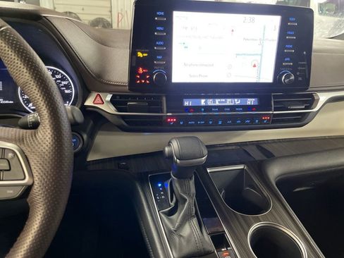 Certified 2023 Toyota Sienna Platinum image 17