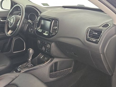 Used 2019 Jeep Compass Latitude FWD image 34