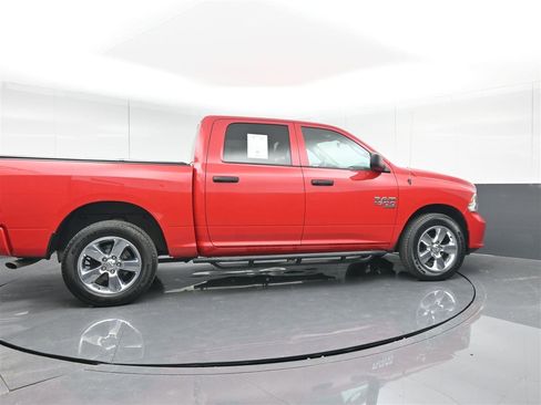 Used 2019 RAM 1500 Express w/ Express Value Package AWD/4WD image 4