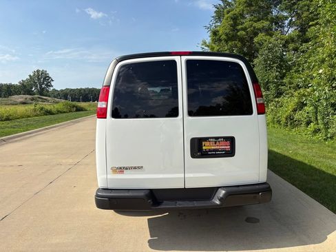 Used 2023 Chevrolet Express 3500 LS RWD image 8