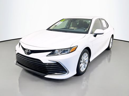 Used 2021 Toyota Camry LE image 10