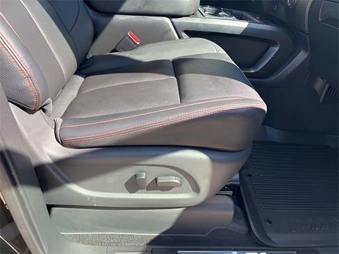 Used 2024 Nissan Titan PRO-4X w/ Pro-4x Convenience Package image 11