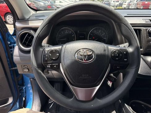 Used 2018 Toyota RAV4 LE FWD image 39